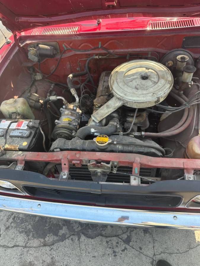 Toyota-hilux-truck-1972-red