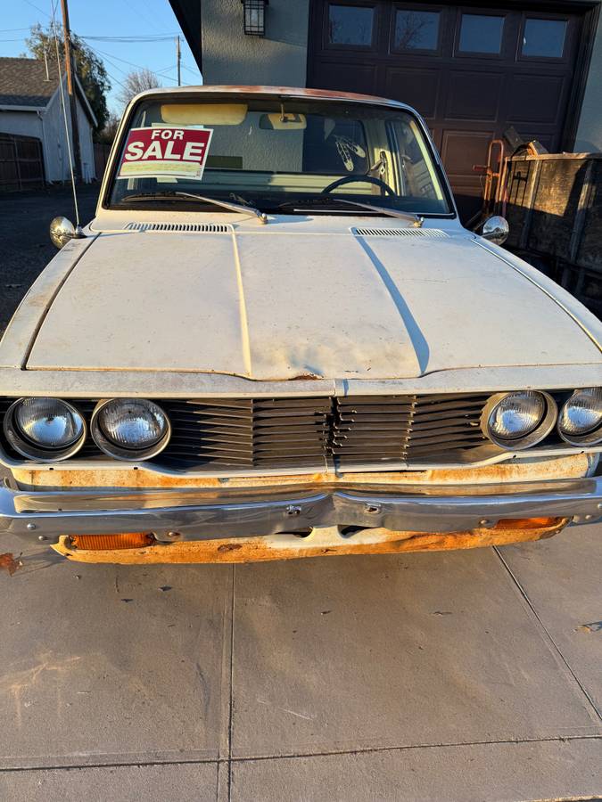 Toyota-hilux-truck-1977-white-1