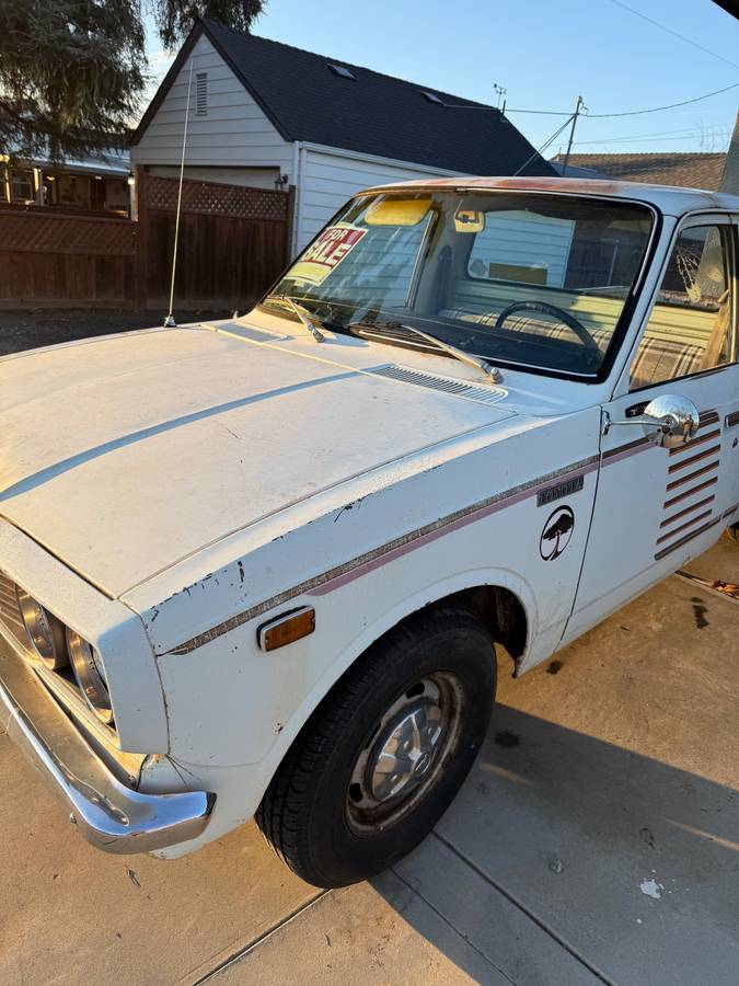 Toyota-hilux-truck-1977-white