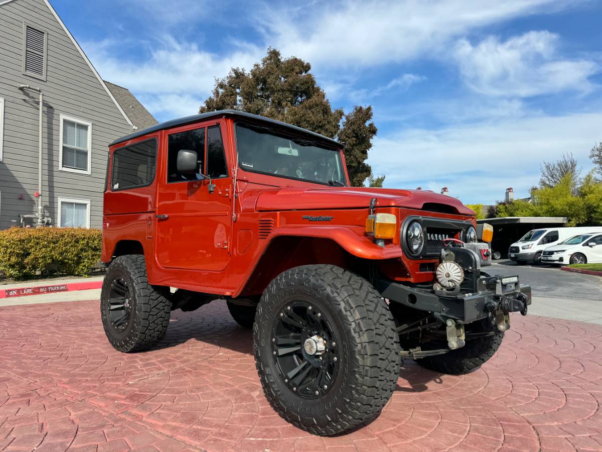Toyota-land-cruiser-1974-orange-1