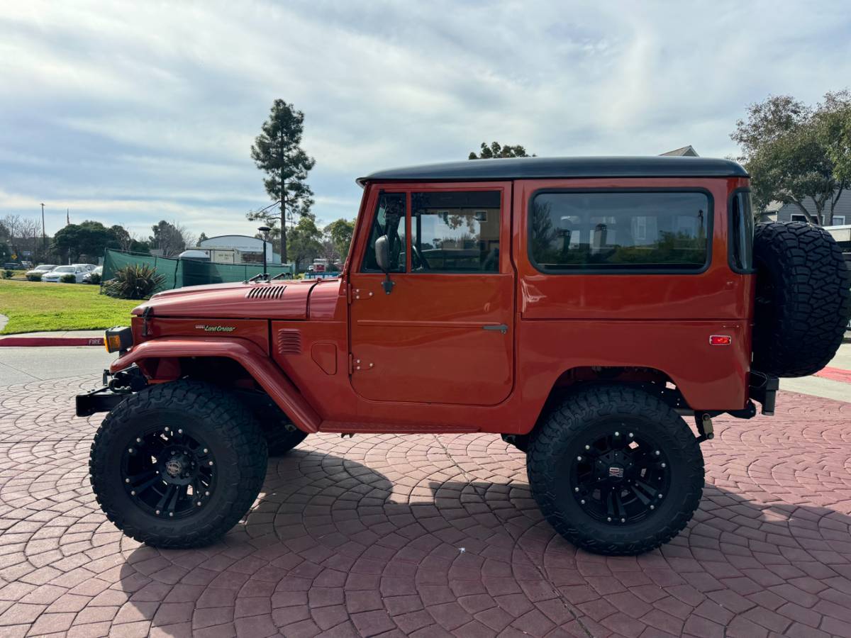 Toyota-land-cruiser-1974-orange-12