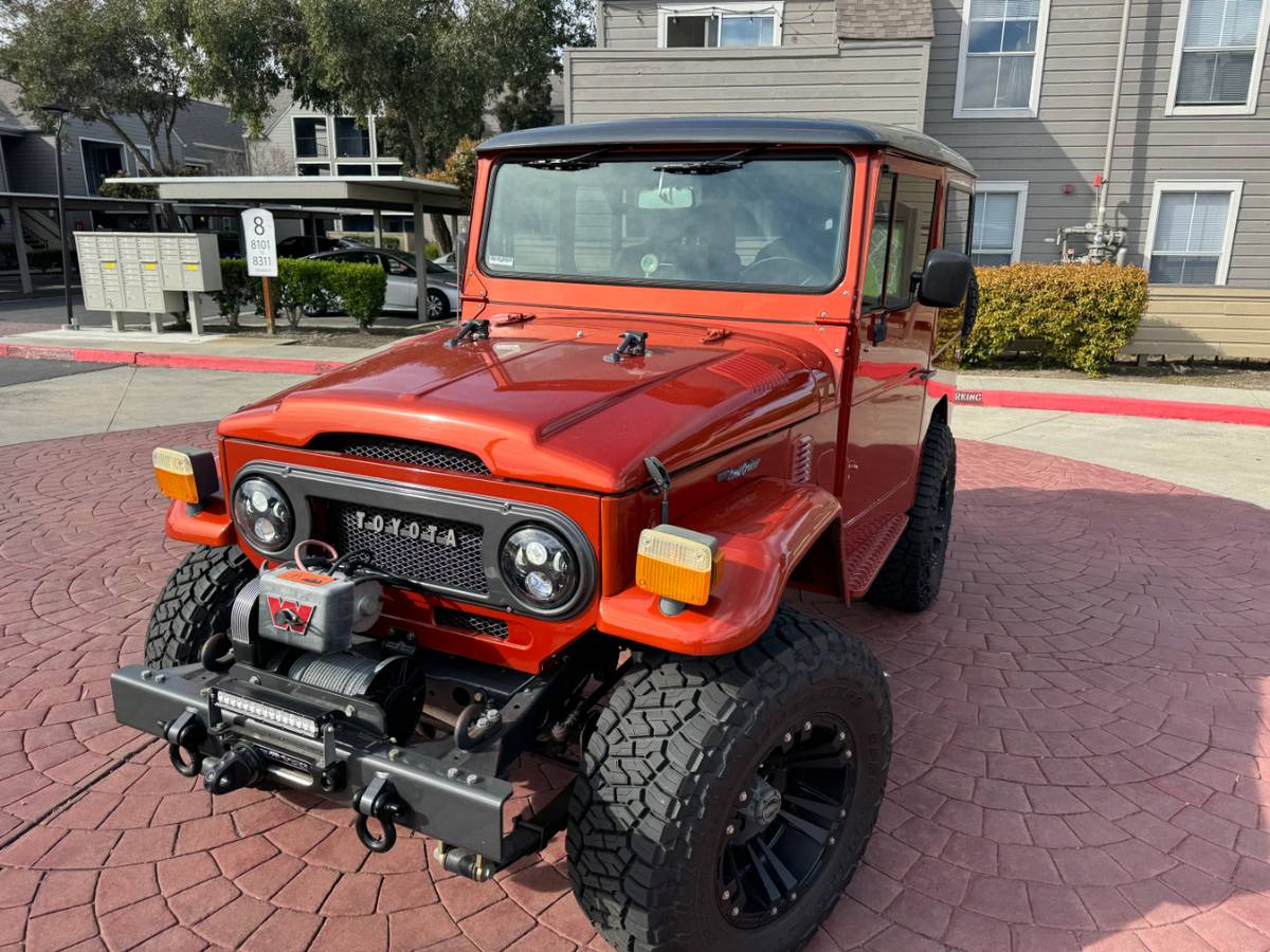 Toyota-land-cruiser-1974-orange-2