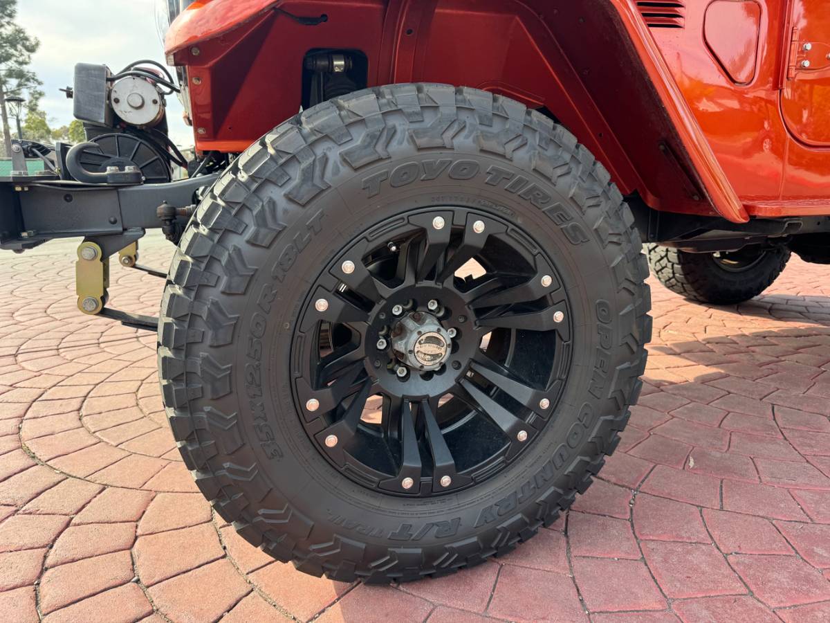 Toyota-land-cruiser-1974-orange-23