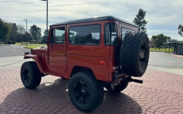 Toyota-land-cruiser-1974-orange