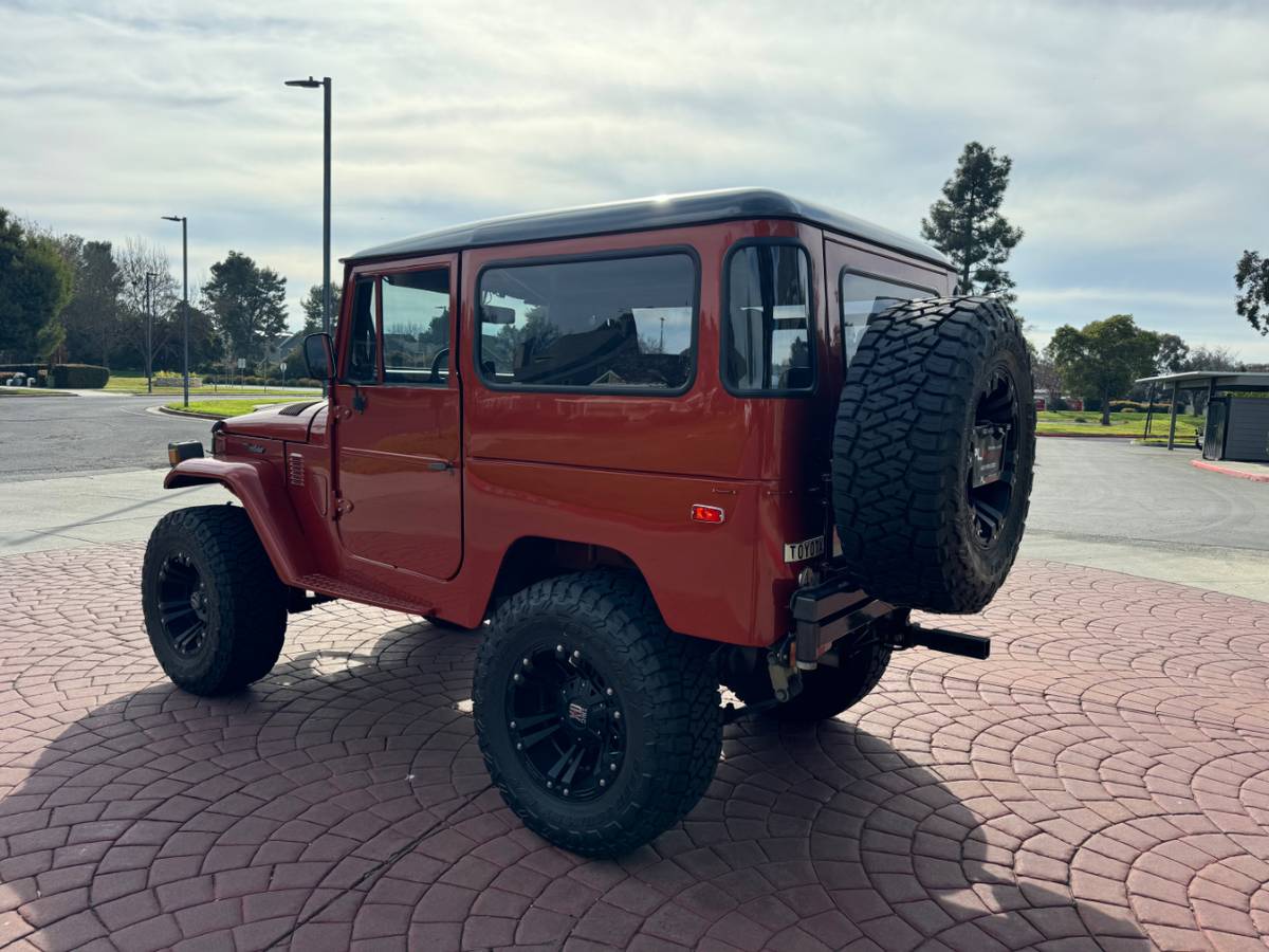 Toyota-land-cruiser-1974-orange