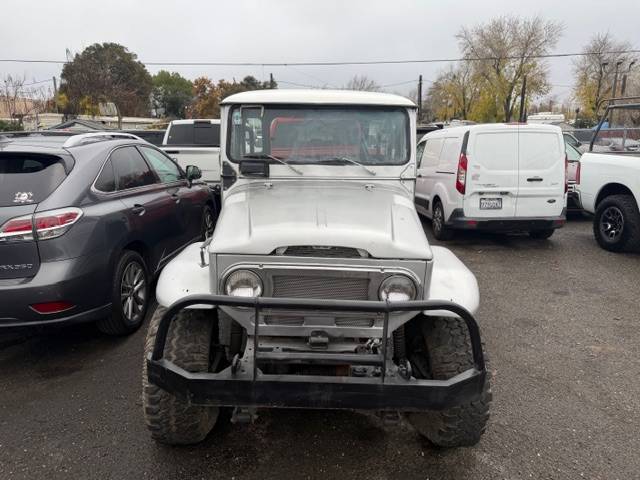 Toyota-land-cruiser-1977-silver
