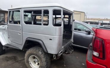 Toyota-land-cruiser-1977-silver-4