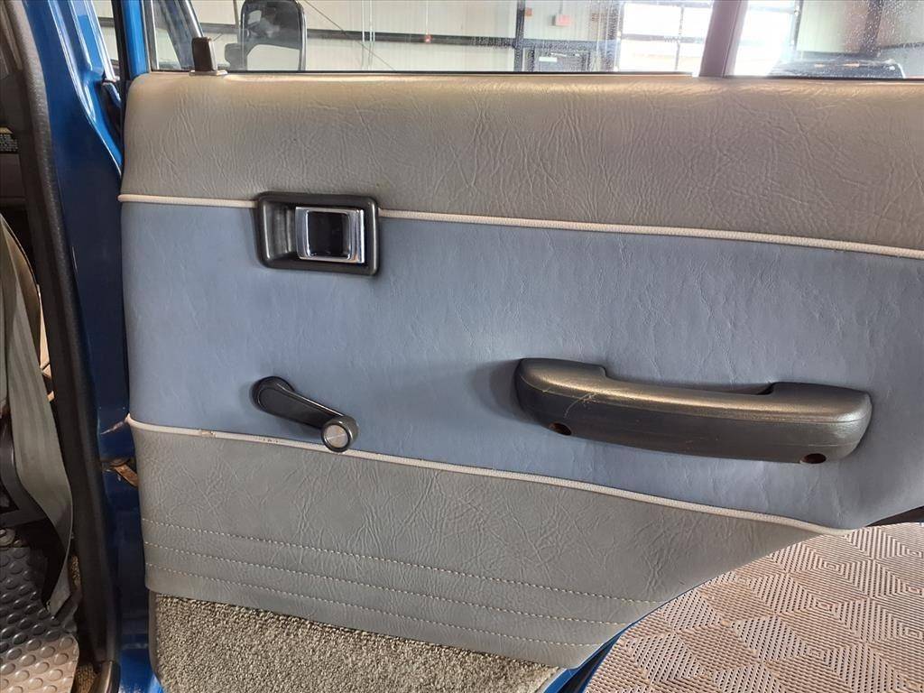 Toyota-land-cruiser-1984-blue-24