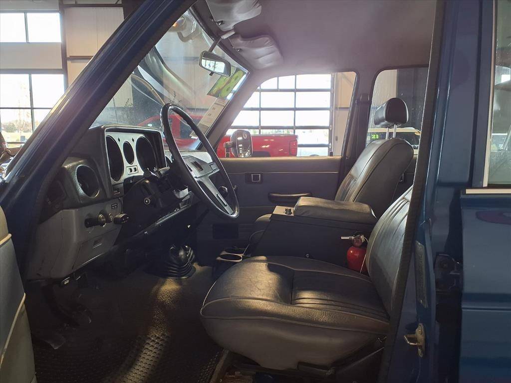 Toyota-land-cruiser-1984-blue-52