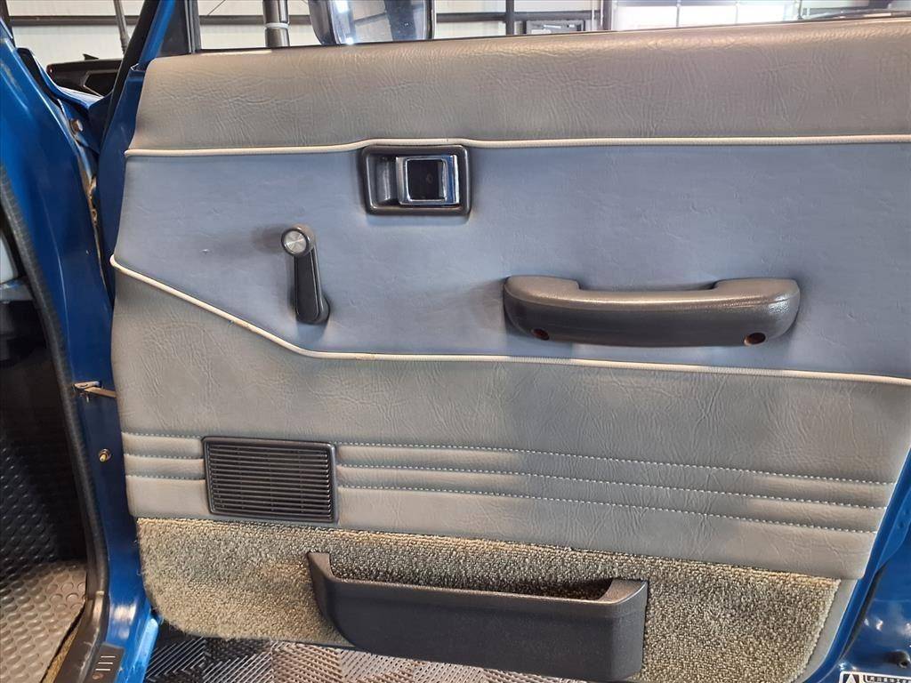 Toyota-land-cruiser-1984-blue-61