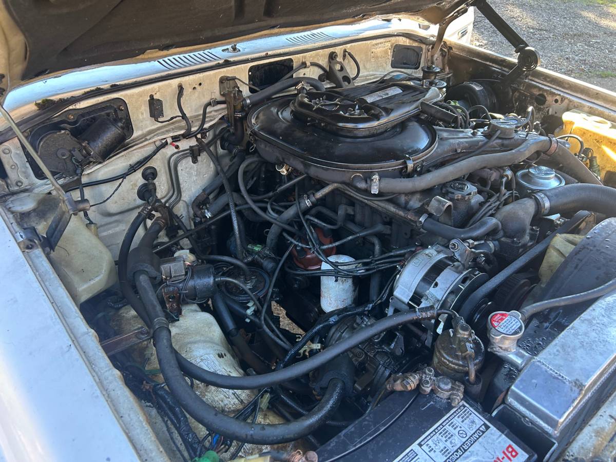 Toyota-land-cruiser-1985-white-10