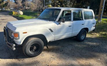Toyota-land-cruiser-1985-white
