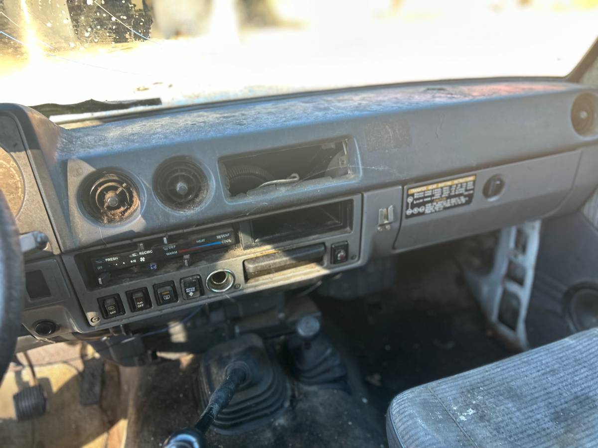 Toyota-land-cruiser-1985-white-14