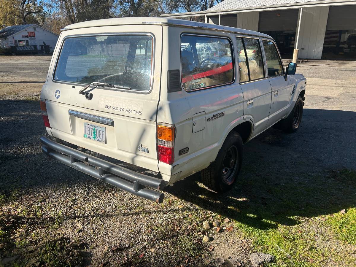 Toyota-land-cruiser-1985-white-15