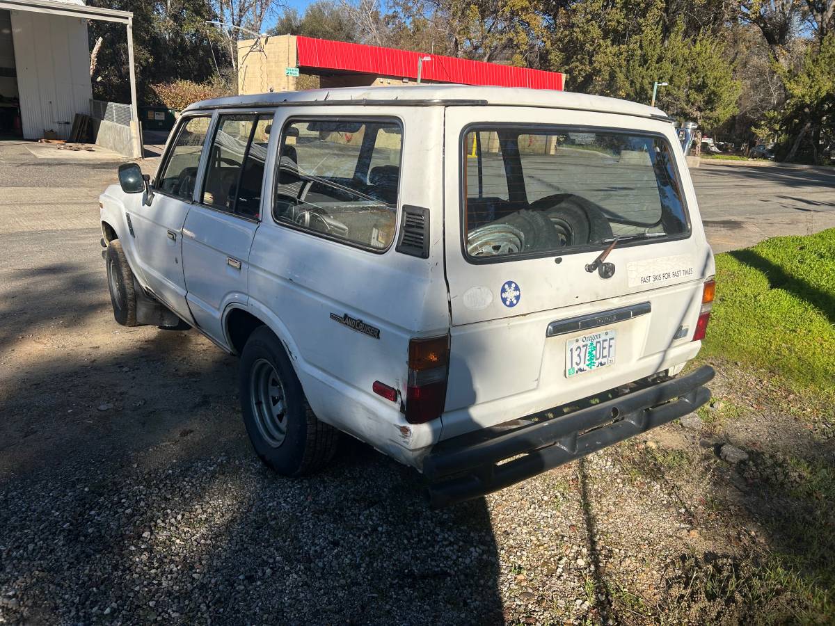 Toyota-land-cruiser-1985-white-3