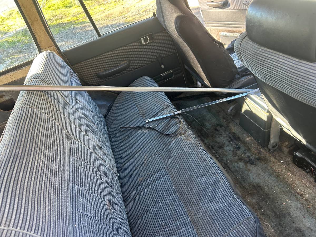 Toyota-land-cruiser-1985-white-5