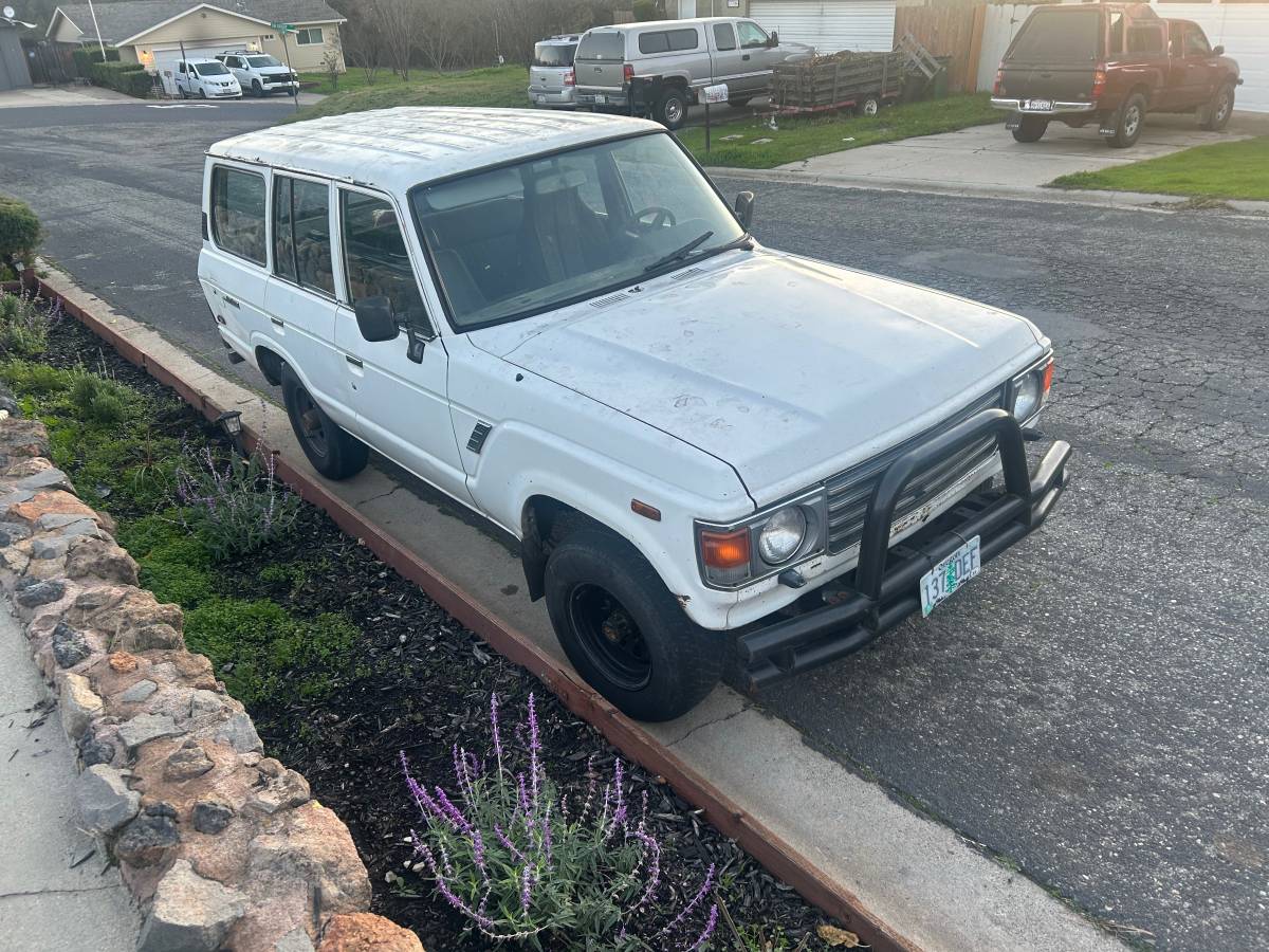 Toyota-land-cruiser-1985-white-7