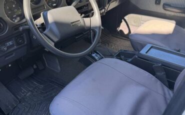 Toyota-land-cruiser-1989-white-3