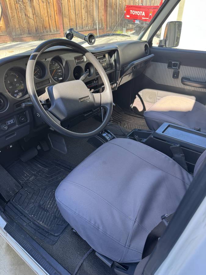 Toyota-land-cruiser-1989-white-3