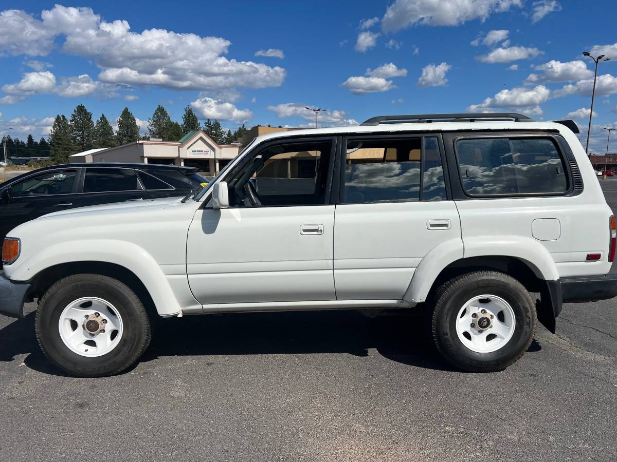 Toyota-land-cruiser-1996-white-3