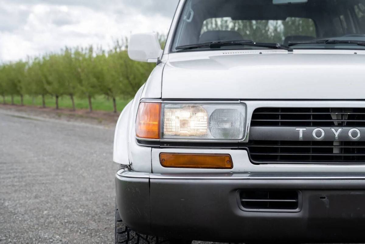 Toyota-land-cruiser-base-4dr-s-1993-white-15