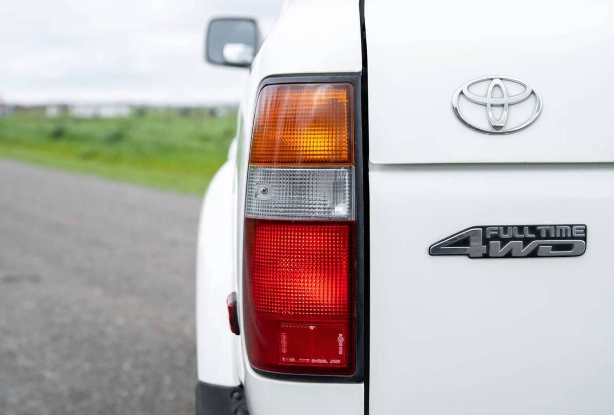 Toyota-land-cruiser-base-4dr-s-1993-white-17