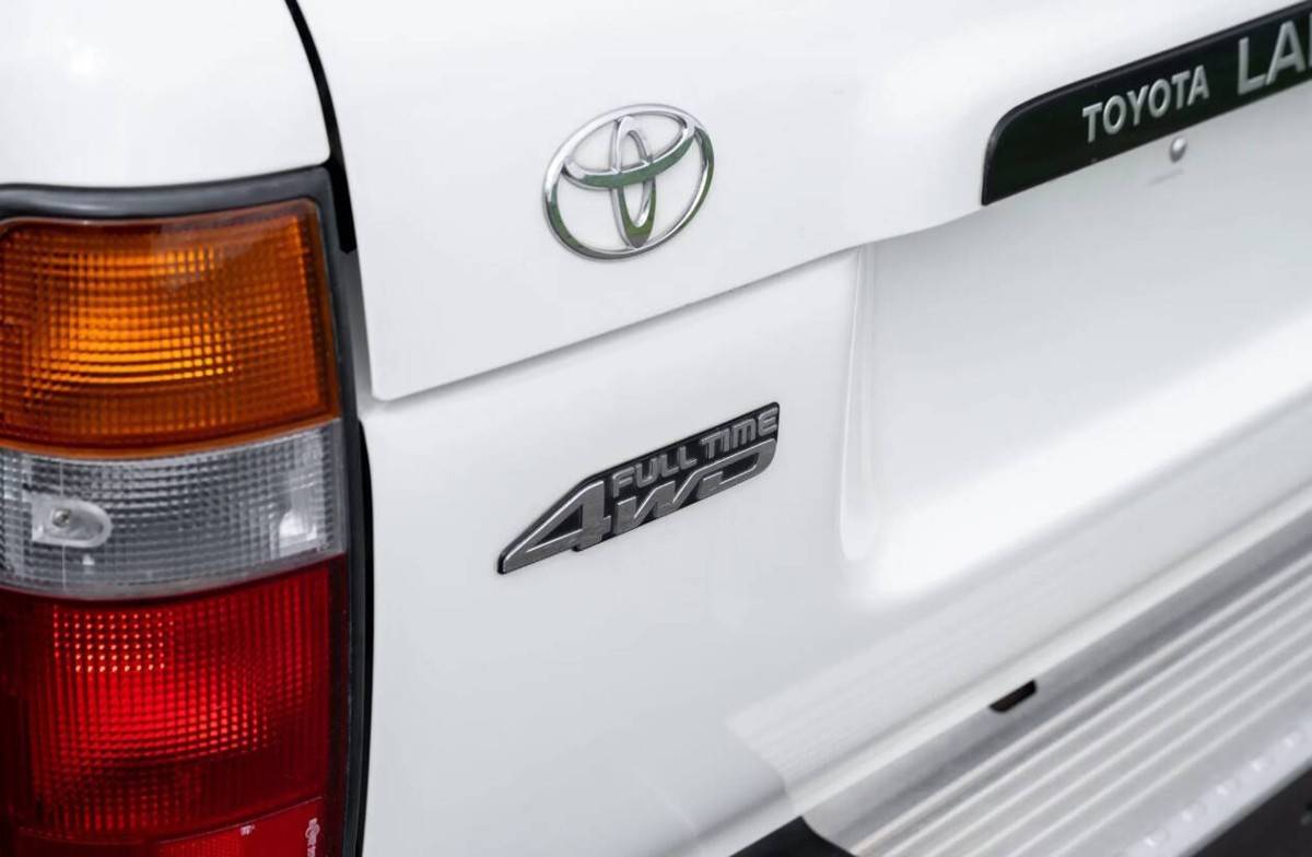 Toyota-land-cruiser-base-4dr-s-1993-white-22
