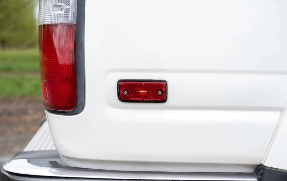 Toyota-land-cruiser-base-4dr-s-1993-white-44