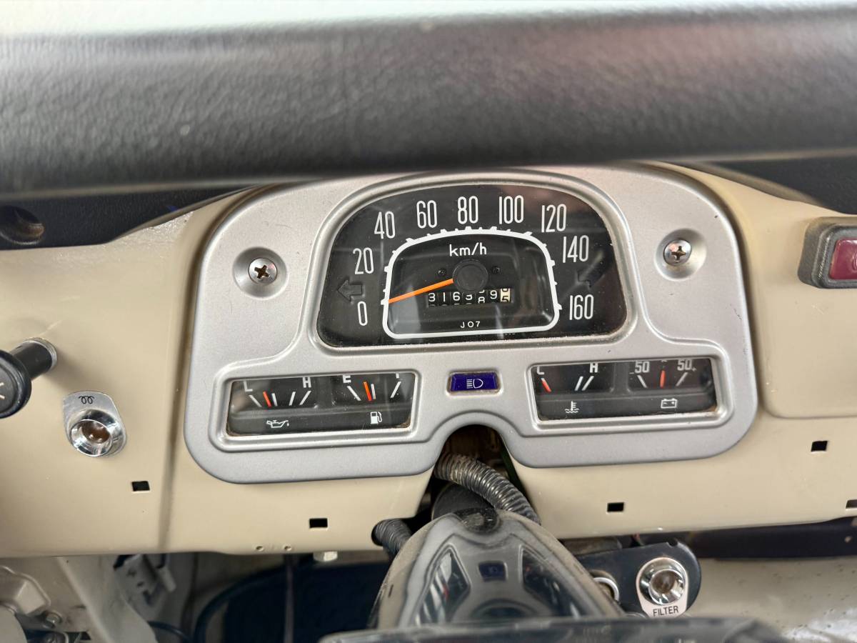 Toyota-land-cruiser-diesel-1983-17