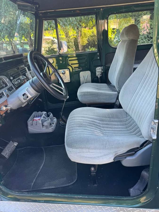 Toyota-land-cruiser-fj40-1966-1