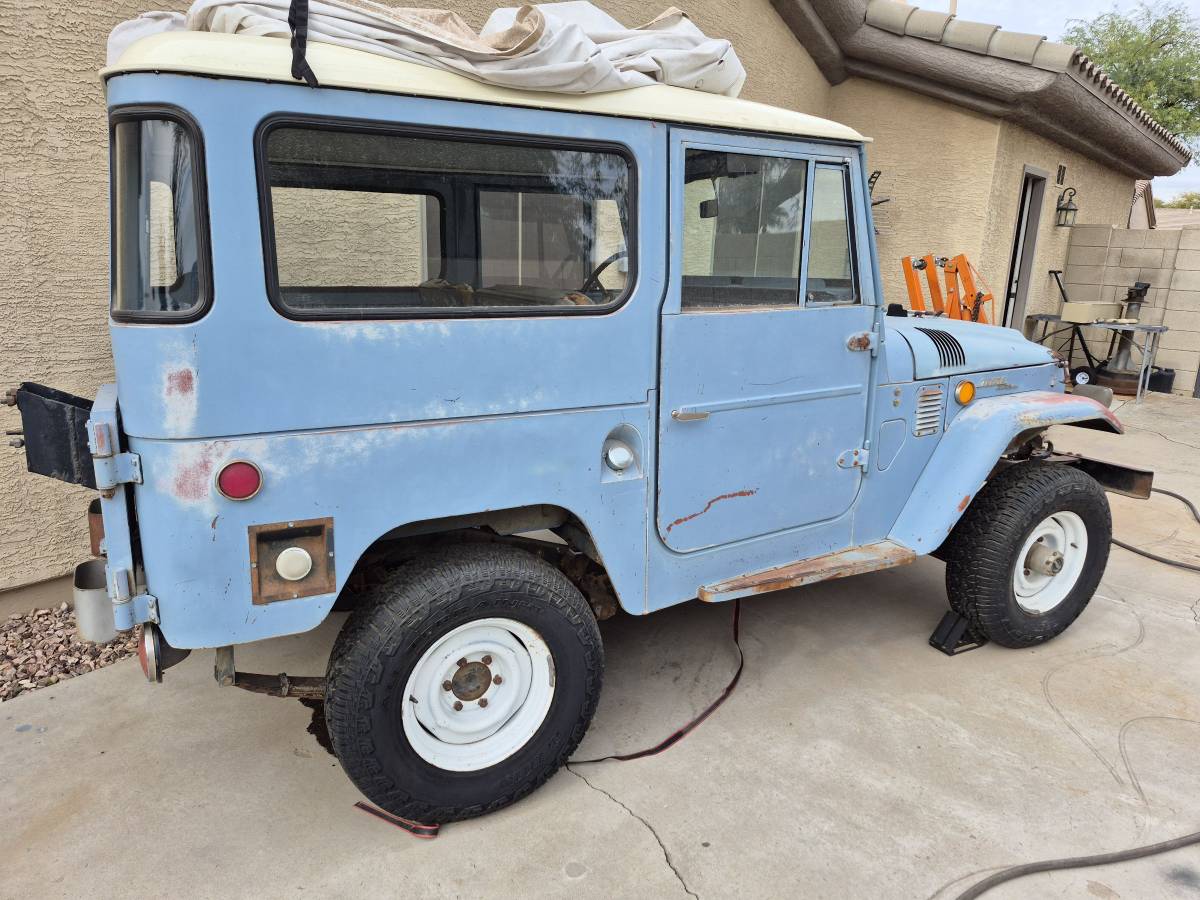 Toyota-land-cruiser-fj40-1969-1