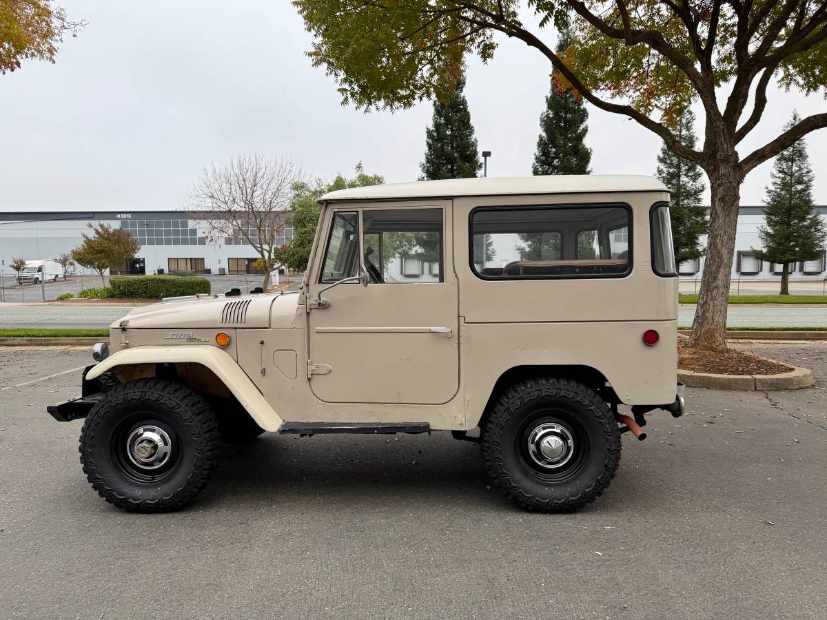 Toyota-land-cruiser-fj40-1969-3