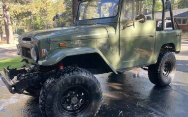 Toyota-land-cruiser-fj40-1973