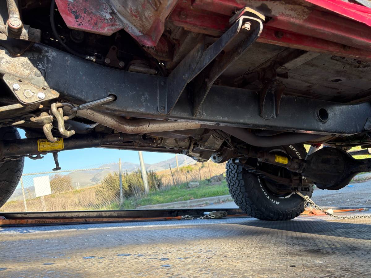 Toyota-land-cruiser-fj40-1973-red-4