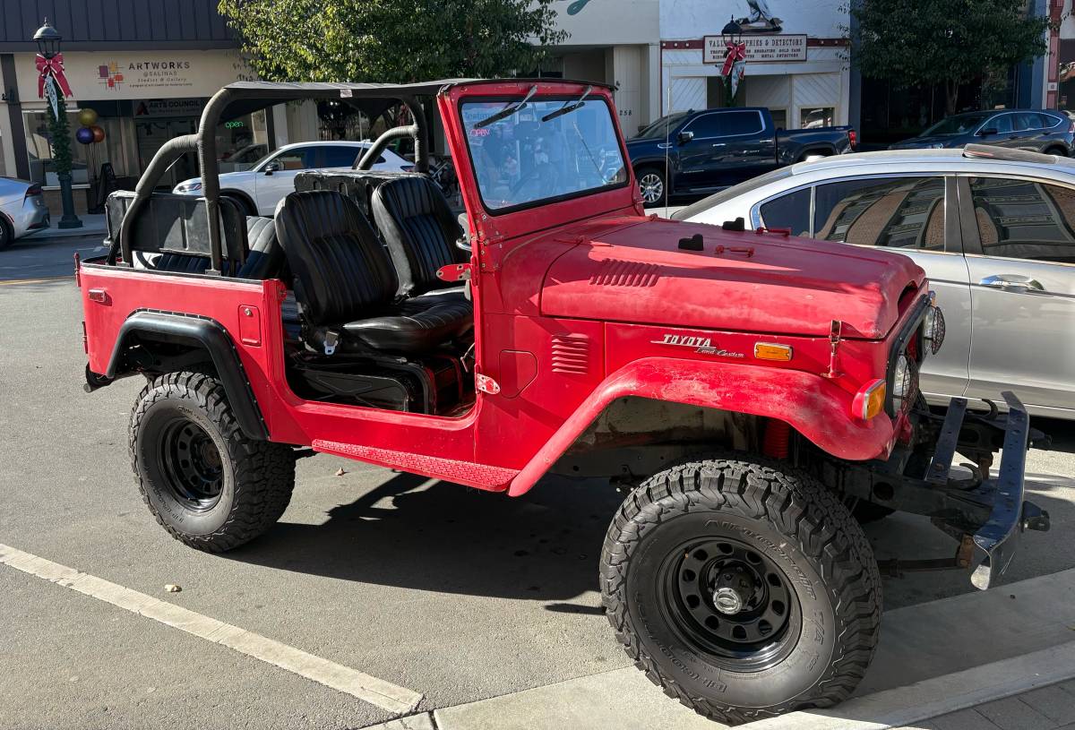 Toyota-land-cruiser-fj40-1973-red-6