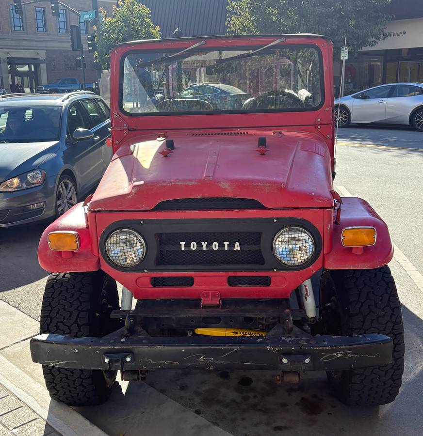 Toyota-land-cruiser-fj40-1973-red