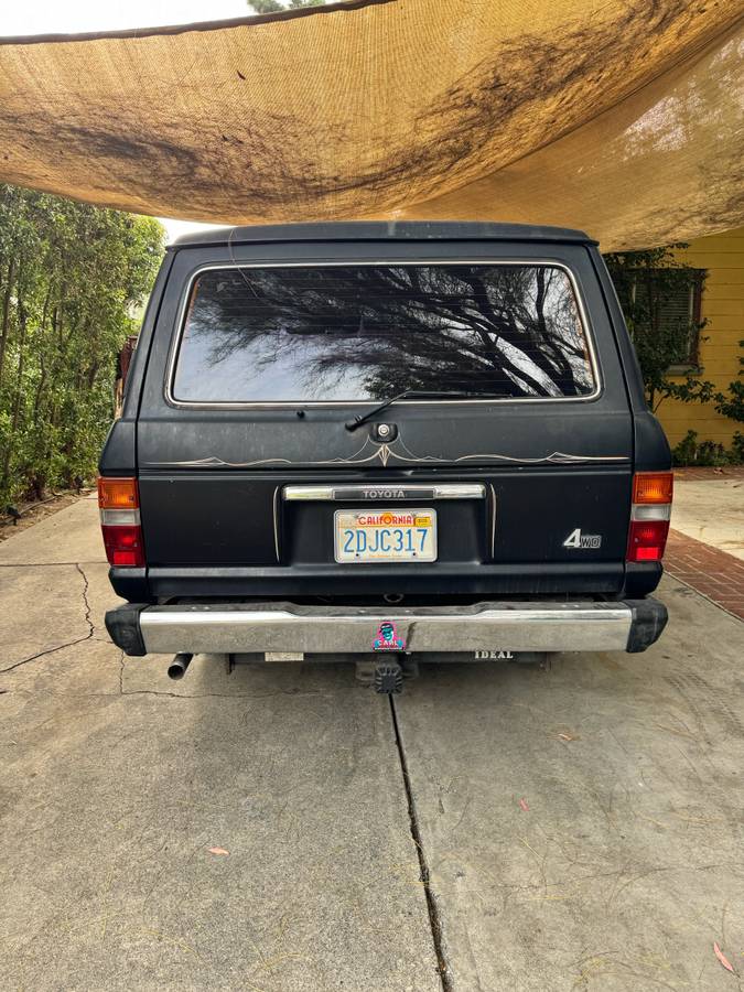 Toyota-land-cruiser-fj60-1986-black-1