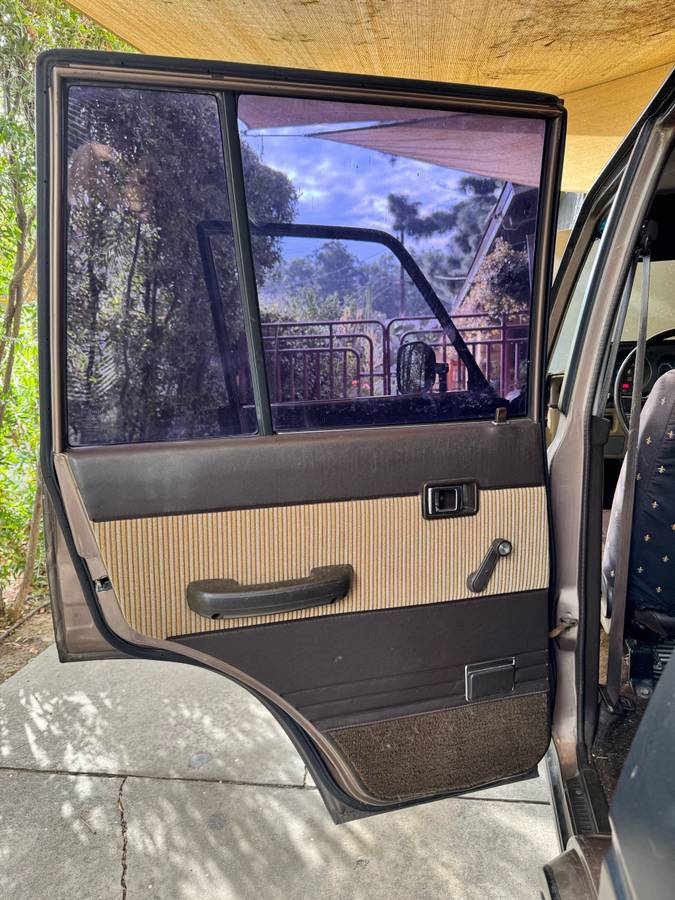 Toyota-land-cruiser-fj60-1986-black-16