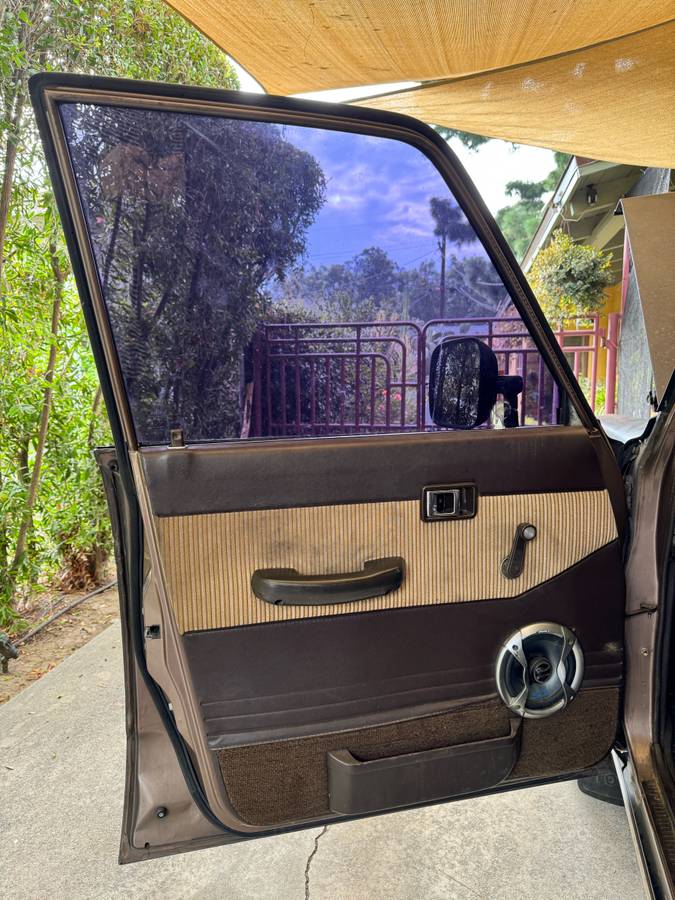 Toyota-land-cruiser-fj60-1986-black-17