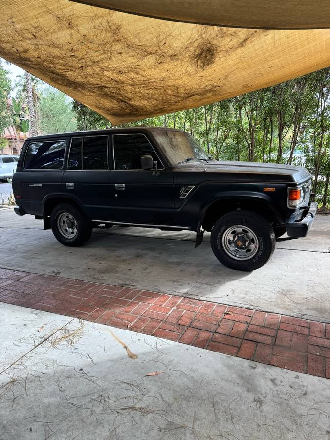 Toyota-land-cruiser-fj60-1986-black-2