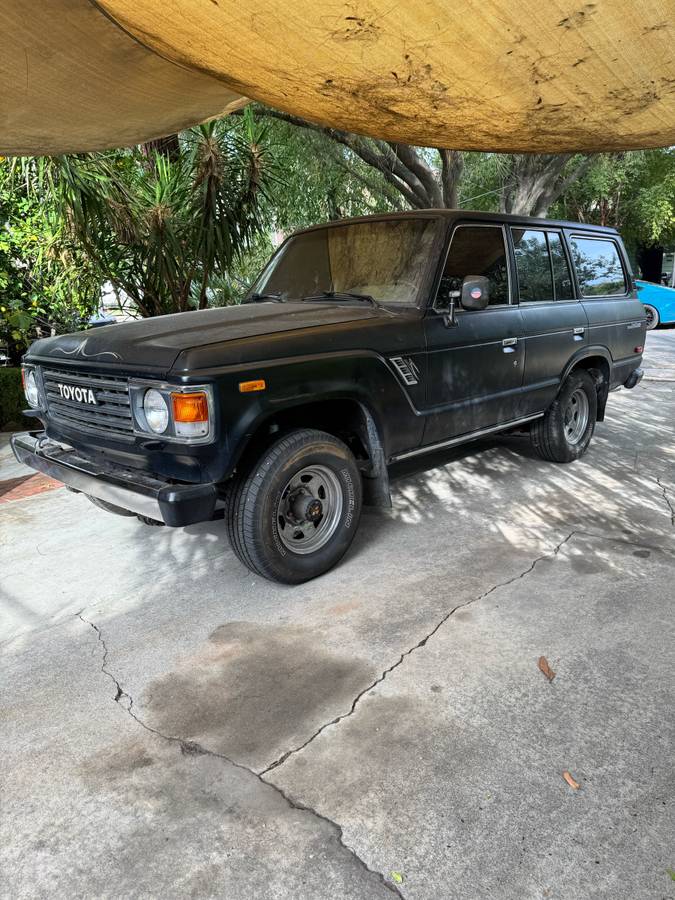 Toyota-land-cruiser-fj60-1986-black-3
