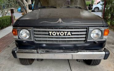 Toyota-land-cruiser-fj60-1986-black