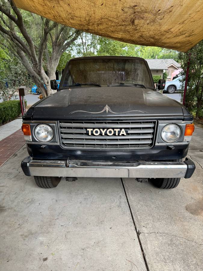 Toyota-land-cruiser-fj60-1986-black