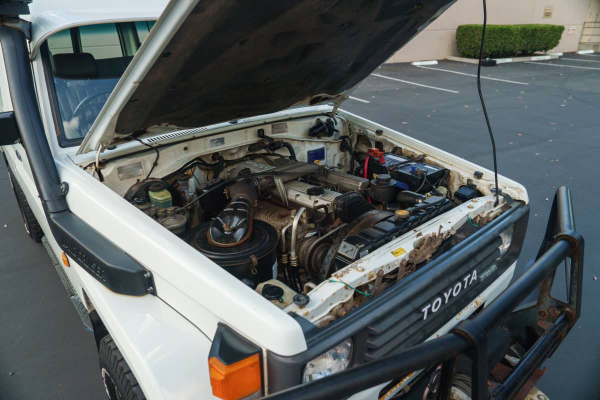 Toyota-land-cruiser-troop-carrier-troopy-hzj75-die-1994-white-10