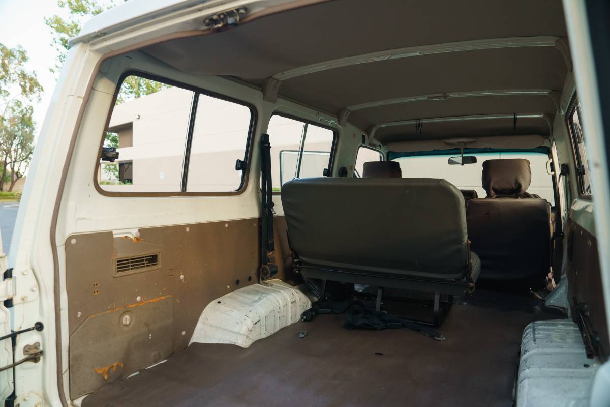Toyota-land-cruiser-troop-carrier-troopy-hzj75-die-1994-white-11