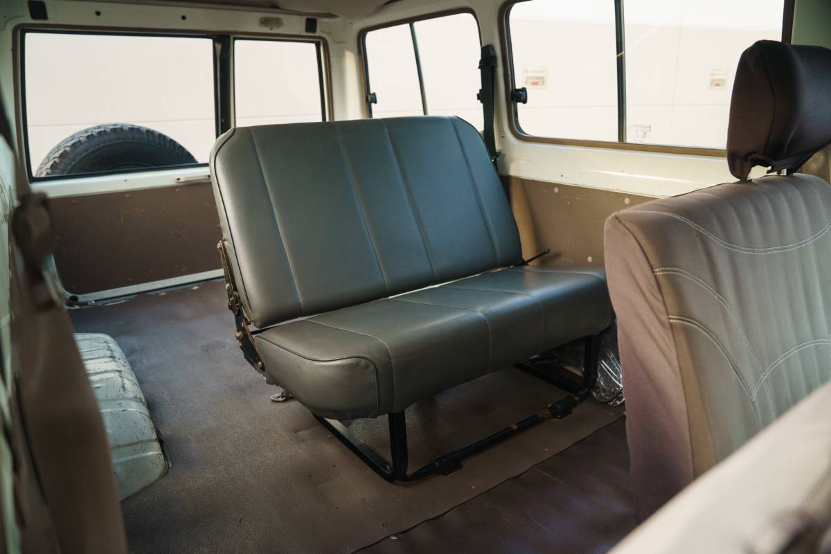 Toyota-land-cruiser-troop-carrier-troopy-hzj75-die-1994-white-12