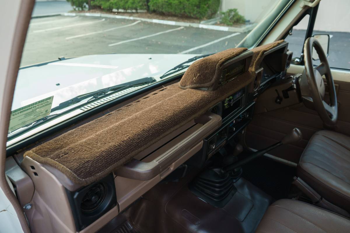 Toyota-land-cruiser-troop-carrier-troopy-hzj75-die-1994-white-14