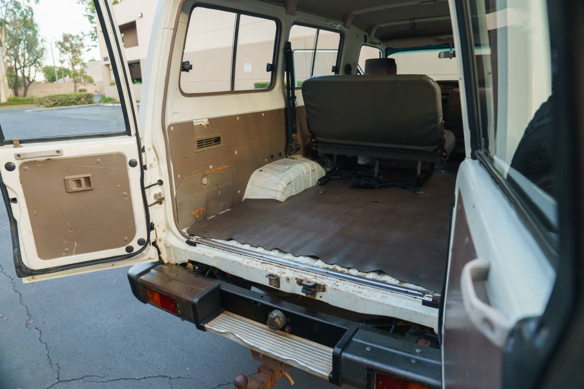Toyota-land-cruiser-troop-carrier-troopy-hzj75-die-1994-white-15