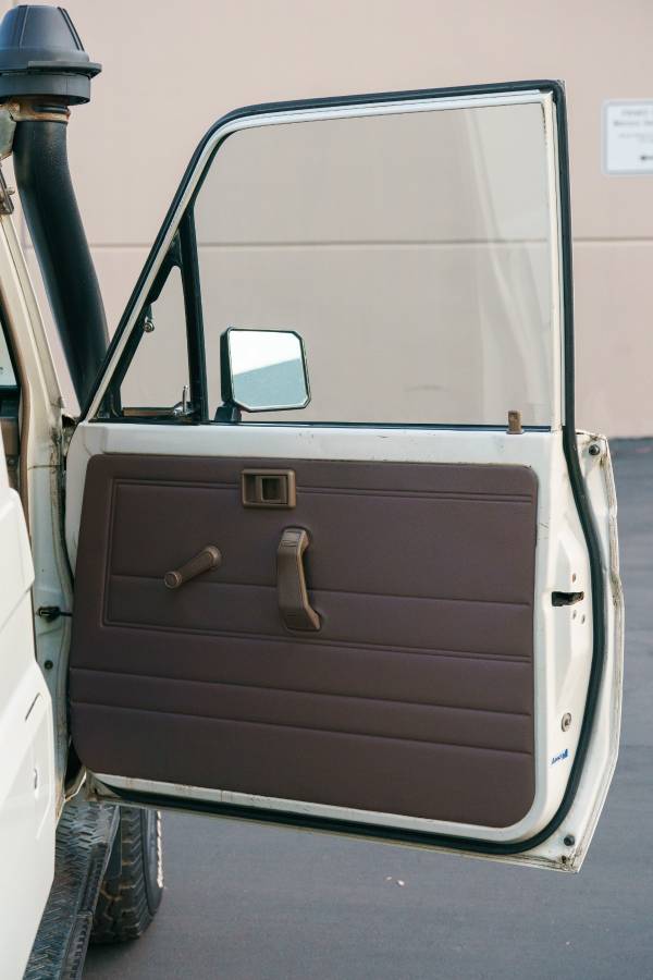 Toyota-land-cruiser-troop-carrier-troopy-hzj75-die-1994-white-16