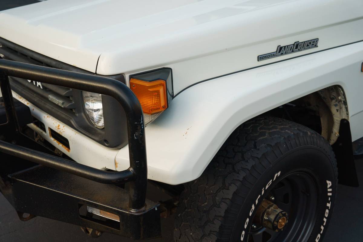 Toyota-land-cruiser-troop-carrier-troopy-hzj75-die-1994-white-17